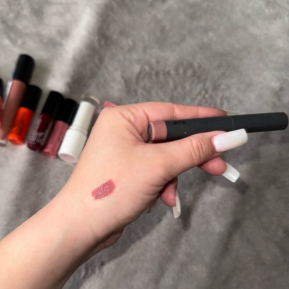 9 lipsticks/ NYX Liquid Suede cream/ Sephora Plump Lip Gloss/ L’Oréal, Clarins - Picture 8 of 14